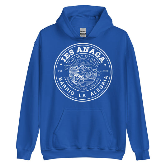 Sudadera azul con un logotipo blanco en el centro. El logotipo representa al instituto Anaga, en Santa Cruz de Tenerife. El texto del logotipo dice IES ANAGA, BARRIO DE LA ALEGRIA, CANARY ISLANDS, SANTA CRUZ DE TENERIFE.